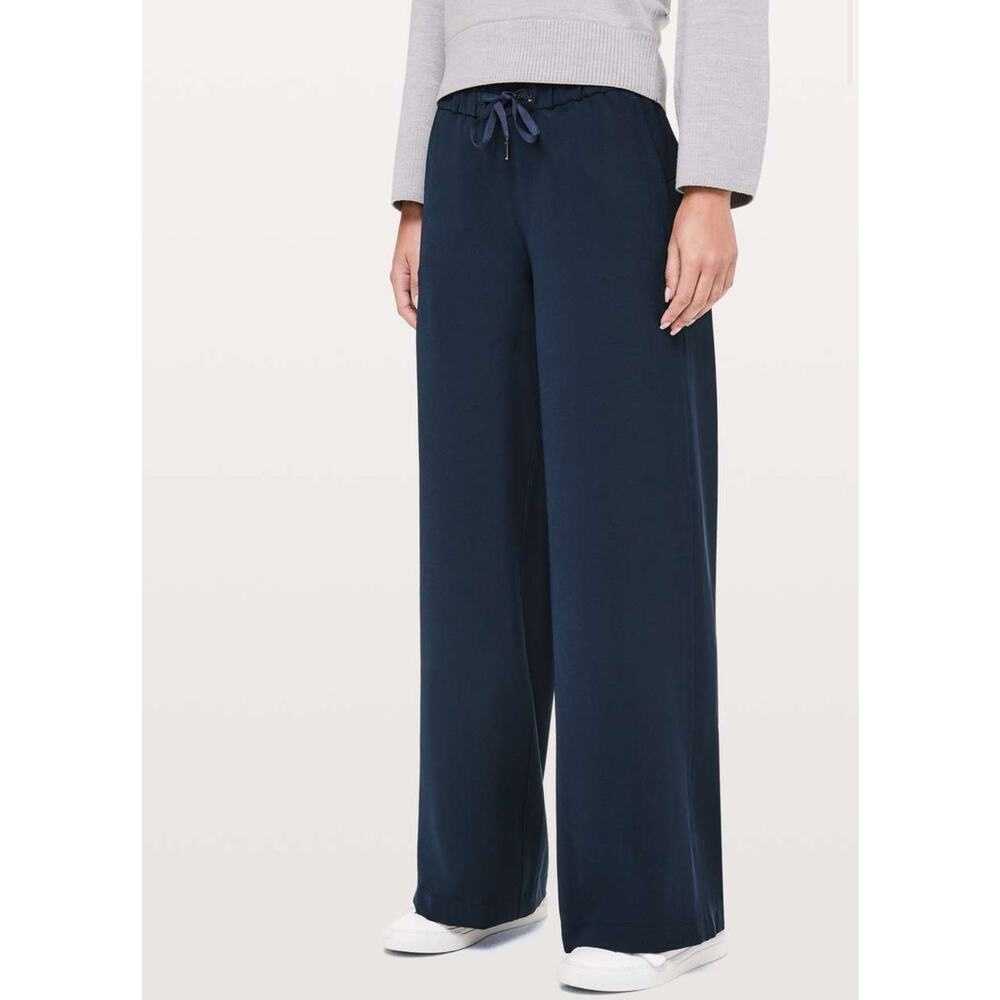 Lululemon On The Fly Pant Wide Leg 31” – True Navy – Size 2